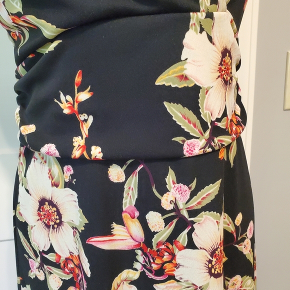 Gorgeous Floral Dress - Picture 5 of 6